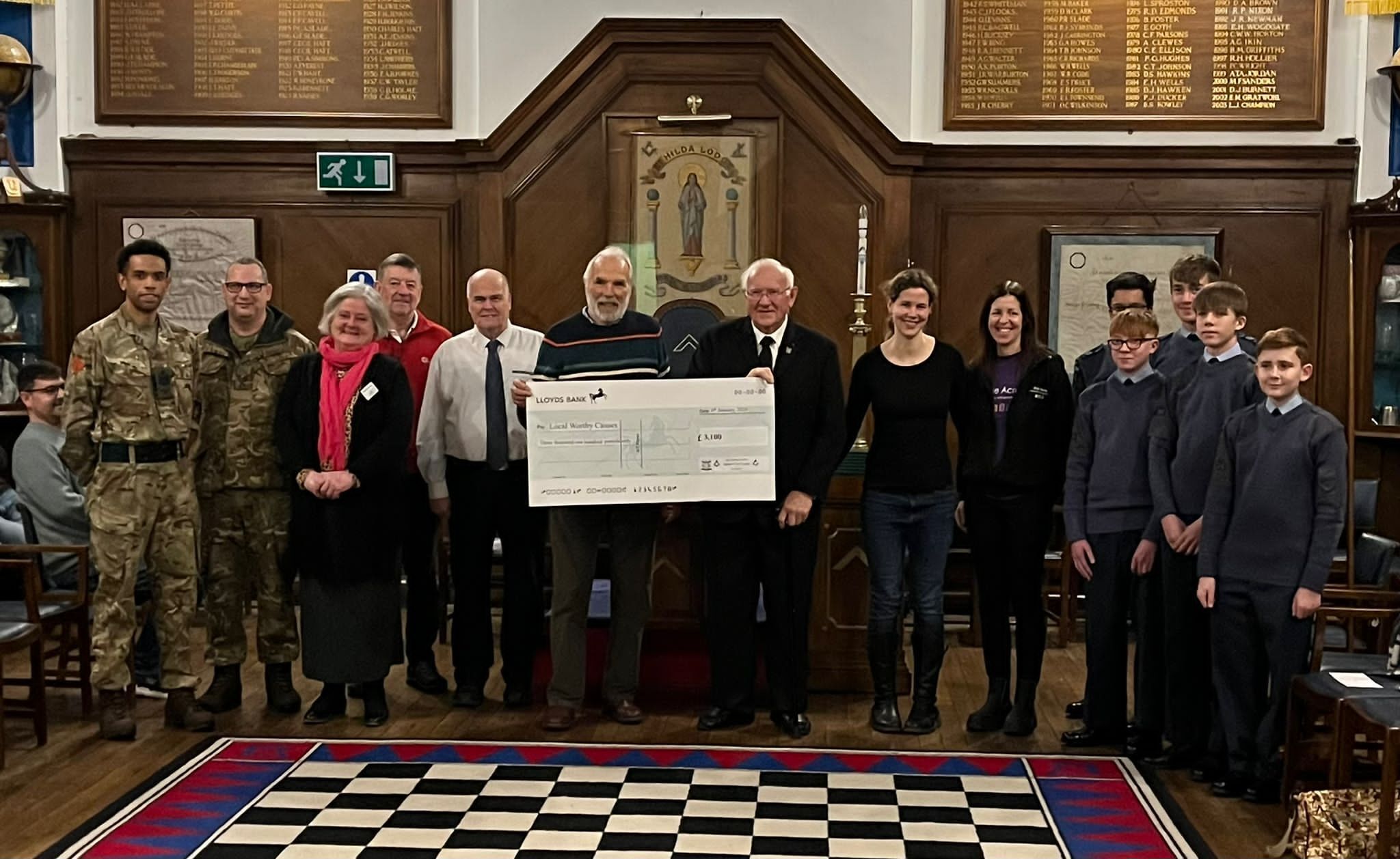 Visiting the Freemasons in Wallingford A group or charities at the Freemasons in Wallingford collecting a cheque